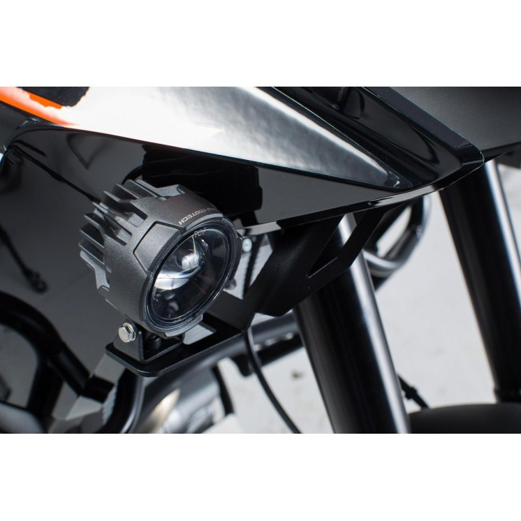 sw-motech-light-mounts-ktm-1090-adventure-r-_11-746x746