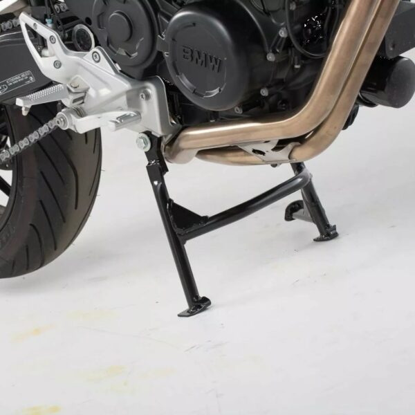 SW-MOTECH κεντρικό σταντ για BMW F 800 R (2008–2020) σε μαύρο χρώμα, με powder coating και εύκολη τοποθέτηση για ασφαλή συντήρηση.
