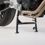 SW-MOTECH κεντρικό σταντ για BMW F 800 R (2008–2020) σε μαύρο χρώμα, με powder coating και εύκολη τοποθέτηση για ασφαλή συντήρηση.