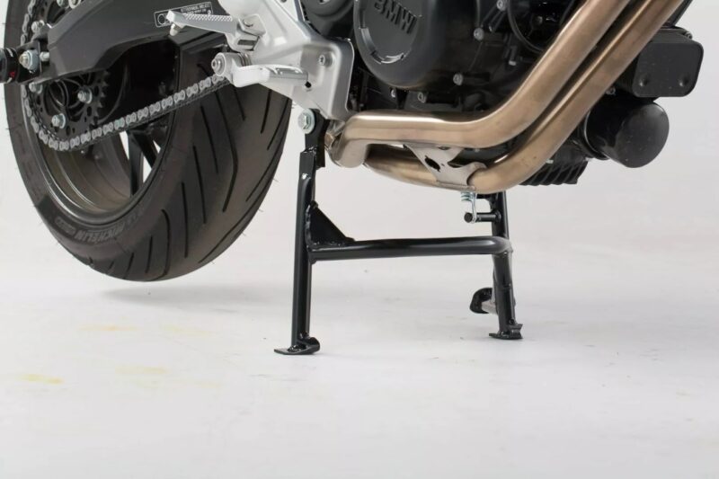 SW-MOTECH κεντρικό σταντ για BMW F 800 R (2008–2020) σε μαύρο χρώμα, με powder coating και εύκολη τοποθέτηση για ασφαλή συντήρηση.