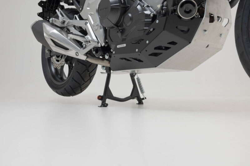 Κεντρικό σταντ SW-MOTECH για HONDA NC750X τοποθετημένο στη μοτοσυκλέτα