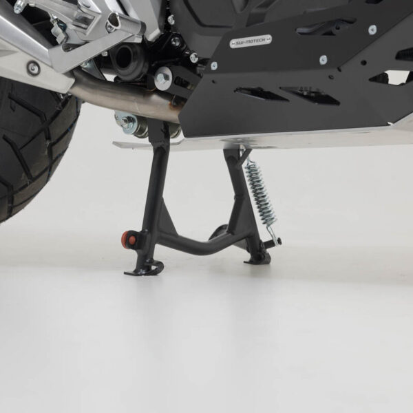 Κεντρικό σταντ SW-MOTECH για HONDA NC750X τοποθετημένο στη μοτοσυκλέτα