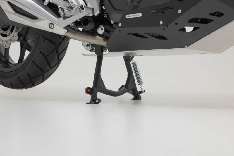Κεντρικό σταντ SW-MOTECH για HONDA NC750X τοποθετημένο στη μοτοσυκλέτα