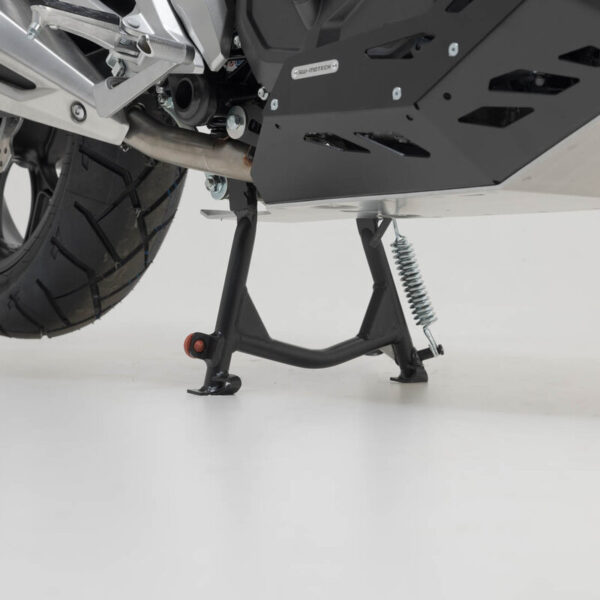 Κεντρικό σταντ SW-MOTECH για HONDA NC750X τοποθετημένο στη μοτοσυκλέτα