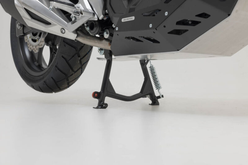 Κεντρικό σταντ SW-MOTECH για HONDA NC750X τοποθετημένο στη μοτοσυκλέτα