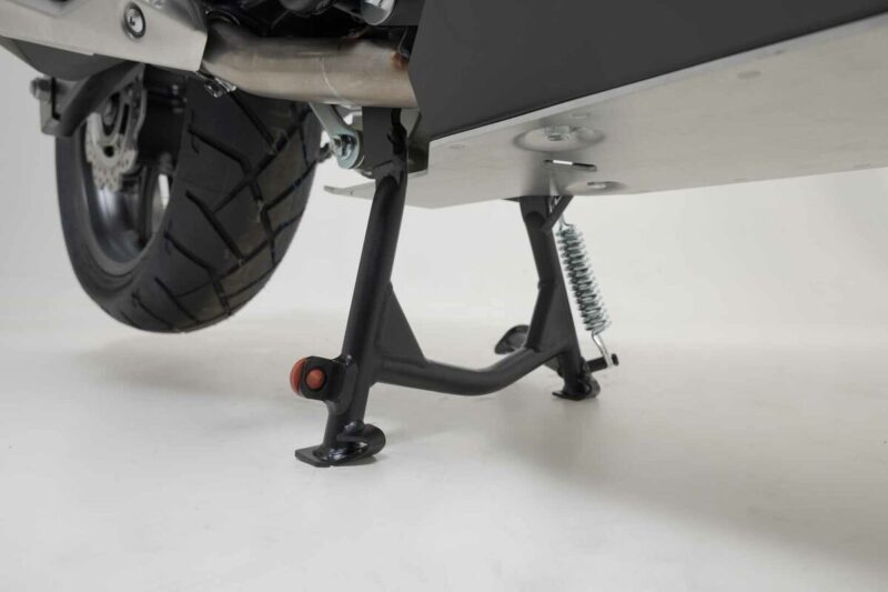 Κεντρικό σταντ SW-MOTECH για HONDA NC750X τοποθετημένο στη μοτοσυκλέτα