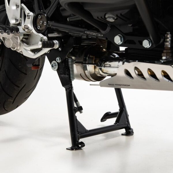 Κεντρικό σταντ SW-MOTECH τοποθετημένο σε BMW R nineT Pure