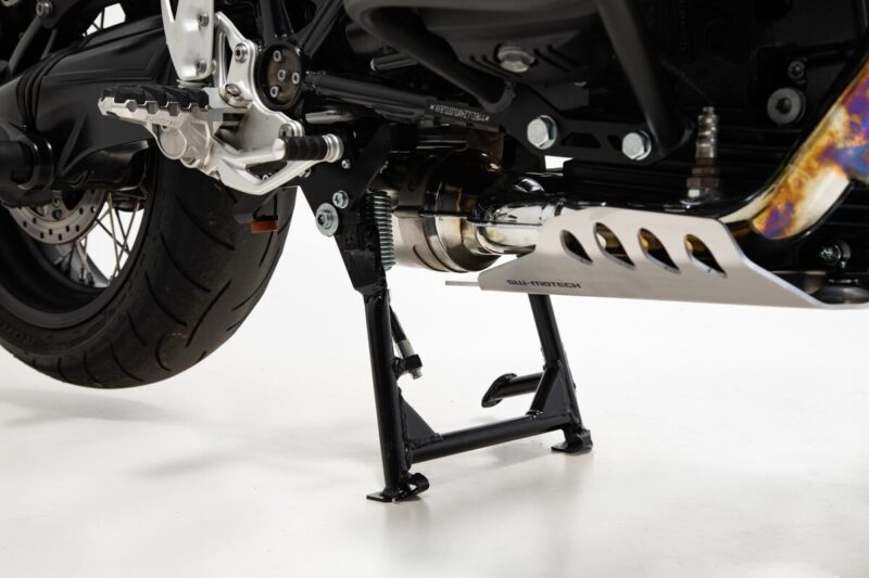 Κεντρικό σταντ SW-MOTECH τοποθετημένο σε BMW R nineT Pure