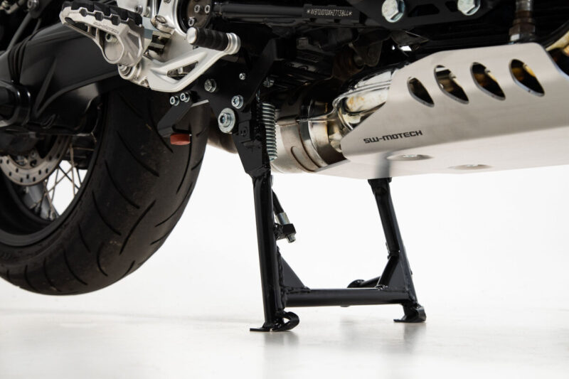 Κεντρικό σταντ SW-MOTECH τοποθετημένο σε BMW R nineT Pure
