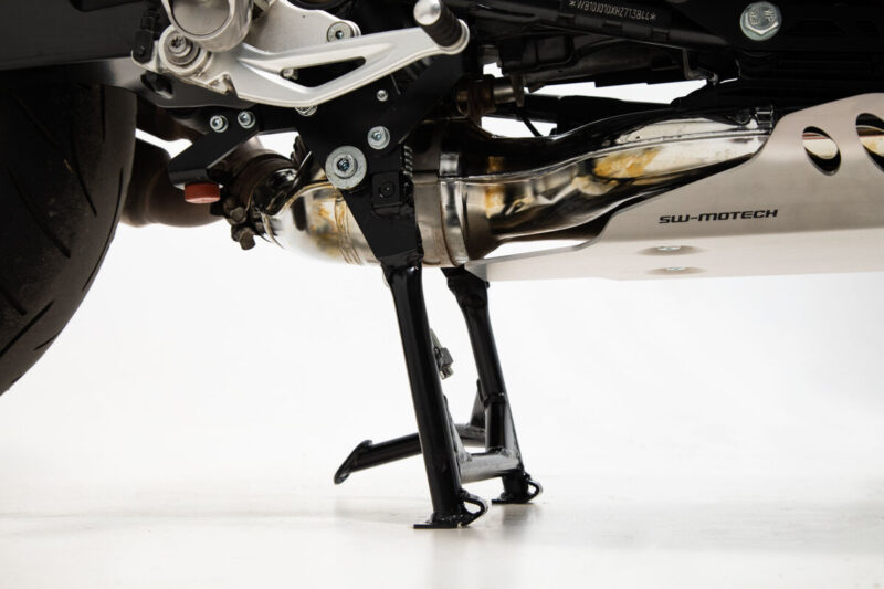Κεντρικό σταντ SW-MOTECH τοποθετημένο σε BMW R nineT Pure