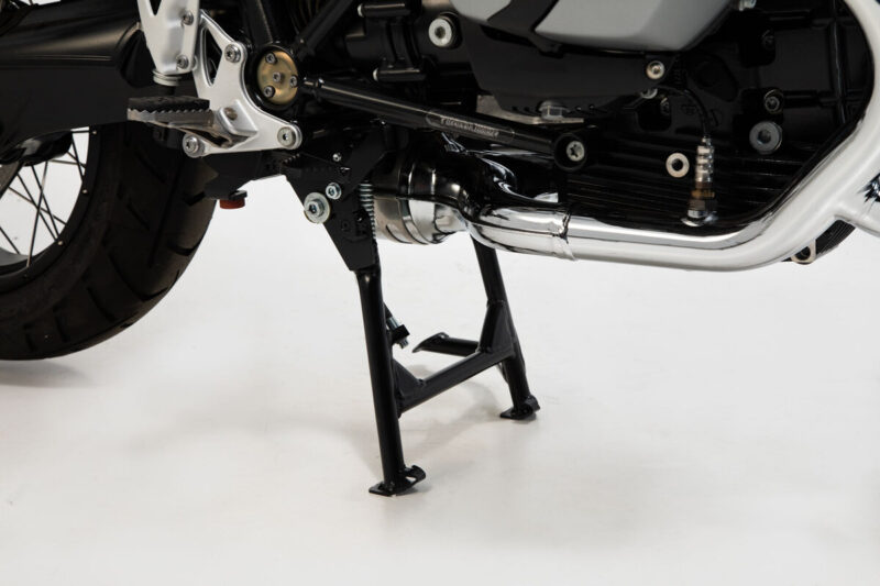 SW-MOTECH κεντρικό σταντ για BMW R nineT Urban G/S & Scrambler (2016–), σε μαύρο χρώμα με ατσάλινη κατασκευή και αντικοροϊδική προστασία.