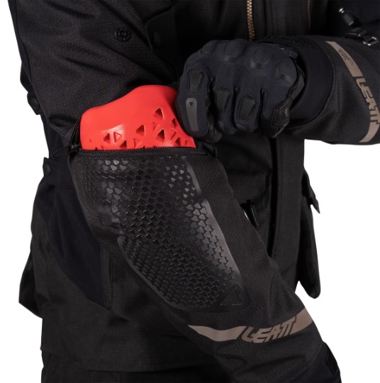 LEATT ADV MultiTour 5.5 Stealth μπουφάν μοτοσυκλέτας μαύρο