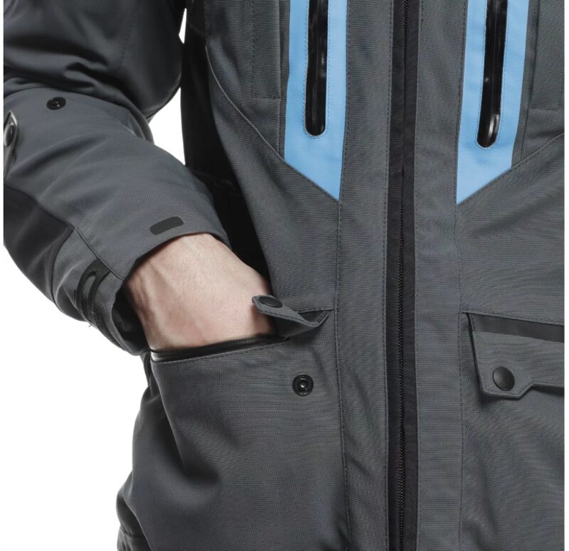 Μπουφάν DAINESE Absøluteshell Pro Touring κόκκινο σε προφίλ – Adventure Touring εξοπλισμός