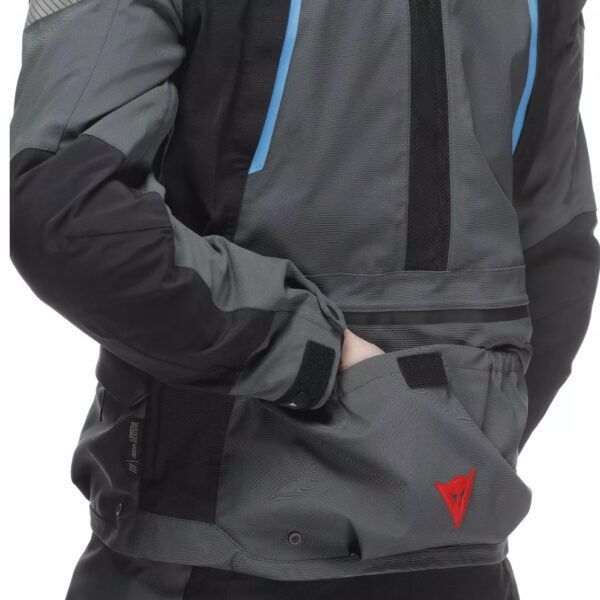 Μπουφάν DAINESE Absøluteshell Pro Touring κόκκινο σε προφίλ – Adventure Touring εξοπλισμός