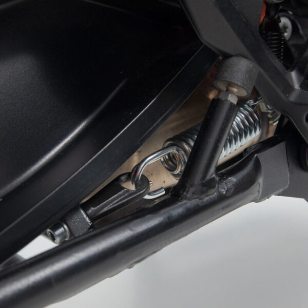Κεντρικό σταντ για KTM 890 Adventure από SW-MOTECH – αντοχή, σταθερότητα και plug & play εγκατάσταση.