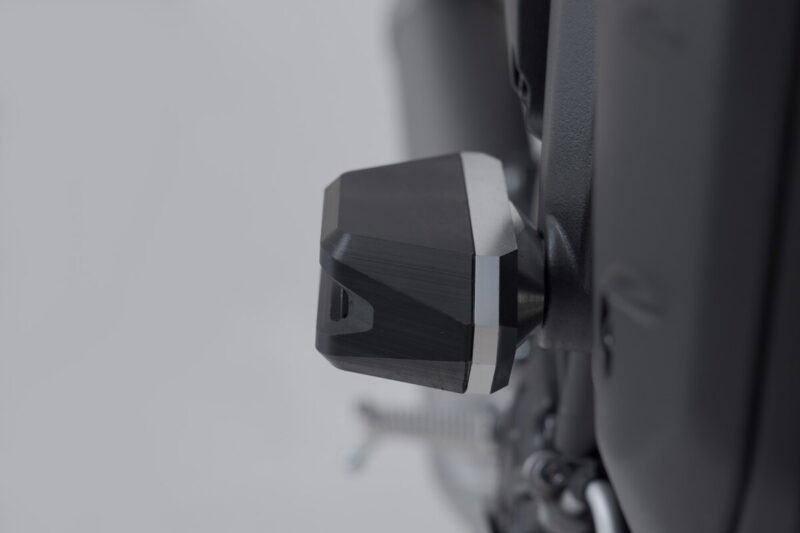 Μανιτάρια προστασίας SW-MOTECH για Yamaha MT-10 – μαύρο/ασημί crash pad σετ για μέγιστη προστασία πλαισίου και κινητήρα