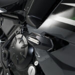 Μανιτάρια προστασίας SW-MOTECH για Kawasaki Ninja 650 – σετ μαύρων crash pads από πολυαμίδιο και αλουμίνιο για προστασία κινητήρα και πλαισίου
