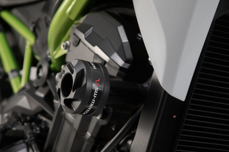 Μανιτάρια προστασίας SW-MOTECH για Kawasaki Z900 – μαύρα frame sliders με ατσάλινη βάση και κεφαλές πολυαμιδίου