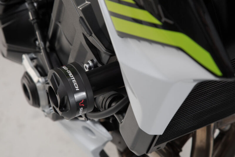 Μανιτάρια προστασίας SW-MOTECH για Kawasaki Z900 – μαύρα frame sliders με ατσάλινη βάση και κεφαλές πολυαμιδίου